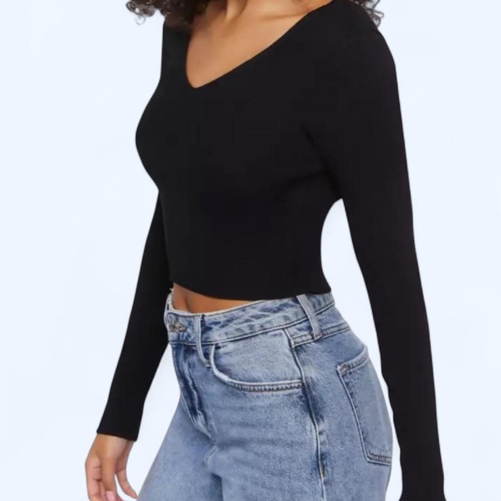 Abercrombie & Fitch black long sleeved V-neck ribbed crop top sweater